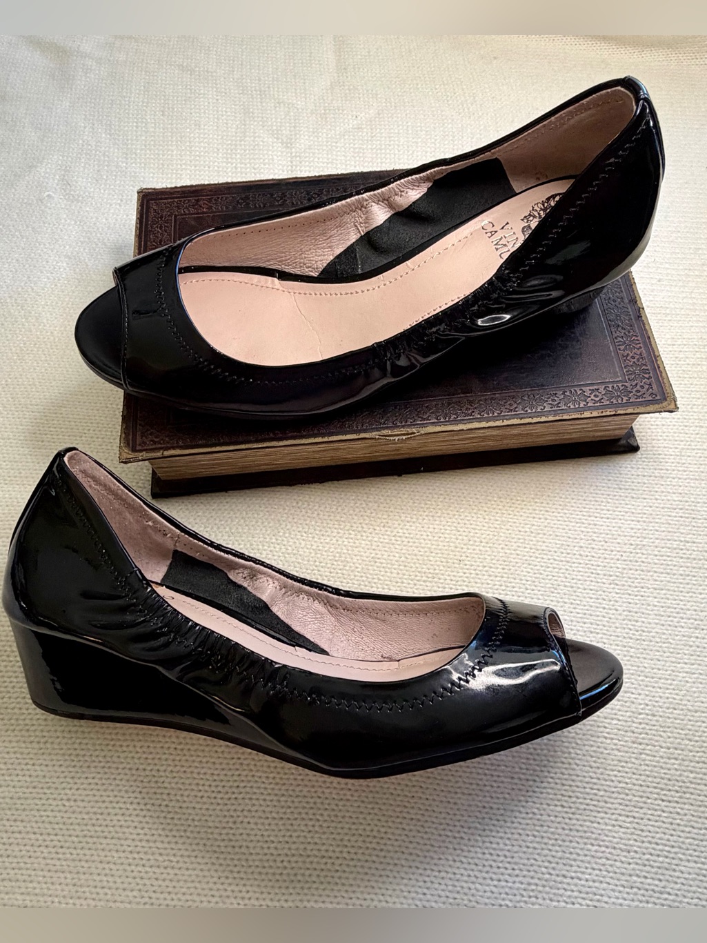 Vince Camuto Black Patent Peep-Toe Wedge Pumps Size 7m